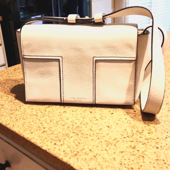 Tory Burch Block-T Shoulder Bag - Picture 2 of 8